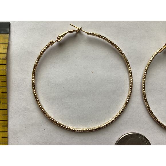 4026 NWOP 2 1/4" Vintage Art Deco Style Goldtone Etched Leverback Hoop Earrings - Picture 3 of 3